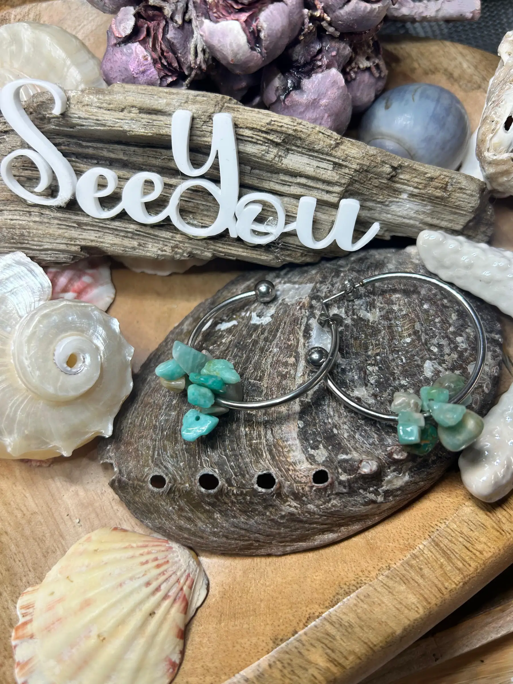 Kreativer Schmuckworkshop bei Tageslicht